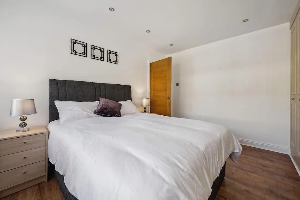 Holiday home House In Heald Green Village Manchester