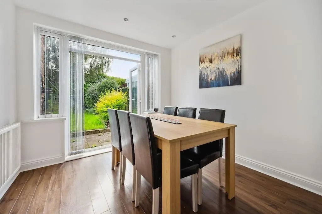 House In Heald Green Village Manchester 0*,