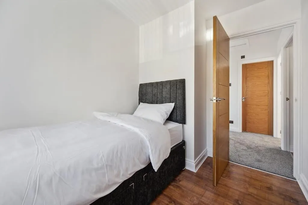 House In Heald Green Village Manchester Holiday home