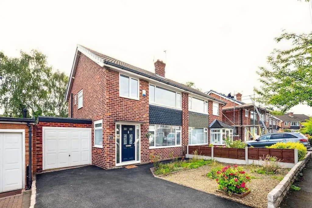 Holiday home House In Heald Green Village Manchester